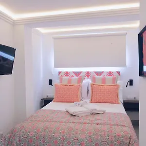 Myra 3*, Marbella España